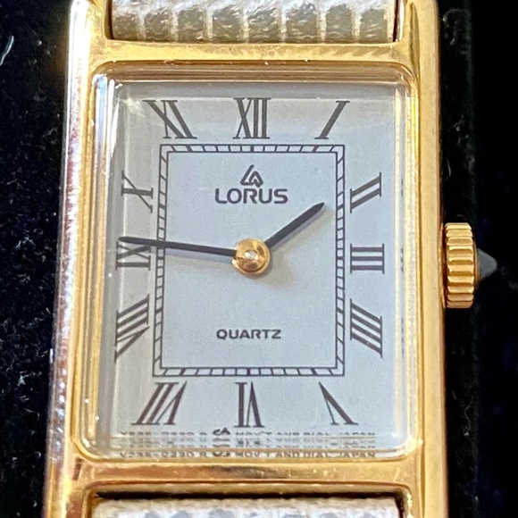 Seiko Gold and White Women's Watch - Picture 4 of 8